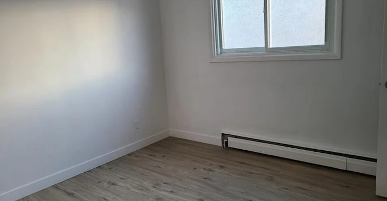 11218 124 Street, Edmonton, AB, T5M 0J8 - 5