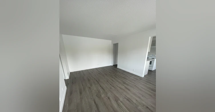 11810 129 Street Northwest, Edmonton, AB, T5L 2L4 - 6