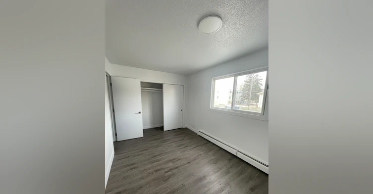 11810 129 Street Northwest, Edmonton, AB, T5L 2L4 - 7