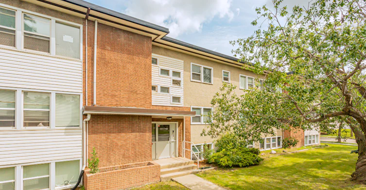 11810 129 Street Northwest, Edmonton, AB, T5L 2L4 - 10