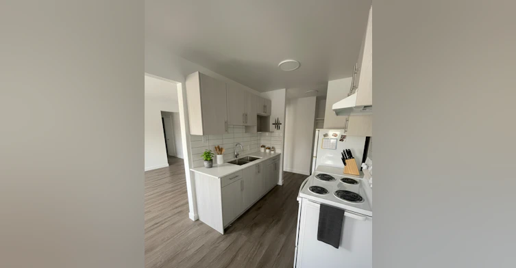 11810 129 Street Northwest, Edmonton, AB, T5L 2L4 - 3