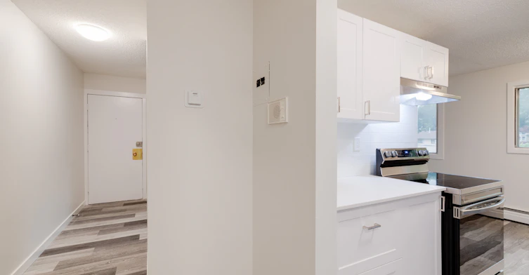 9750 82 Avenue Northwest, Edmonton, AB, T6E 1Y5 - 11