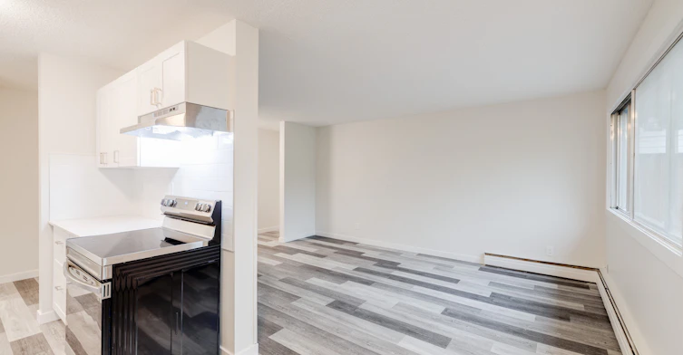 9750 82 Avenue Northwest, Edmonton, AB, T6E 1Y5 - 14