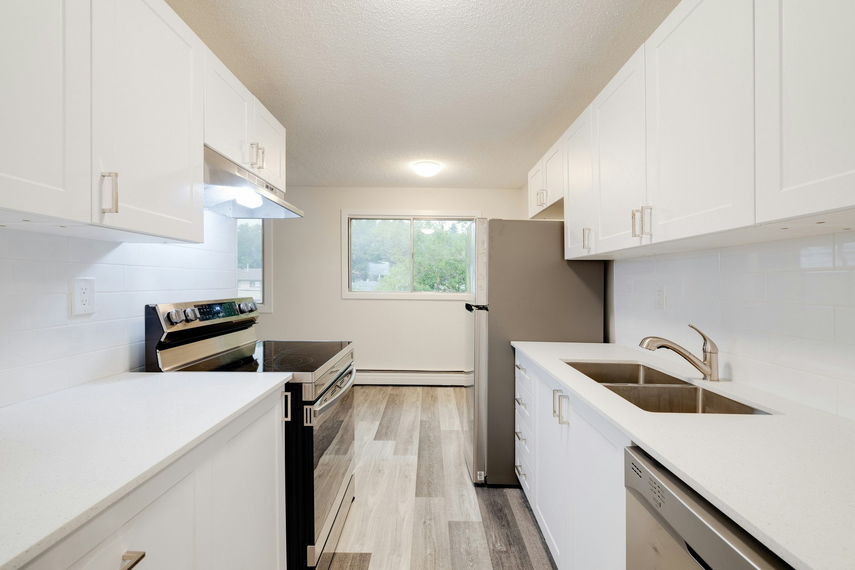 9750 82 Avenue Northwest, Edmonton, AB, T6E 1Y5 - 12