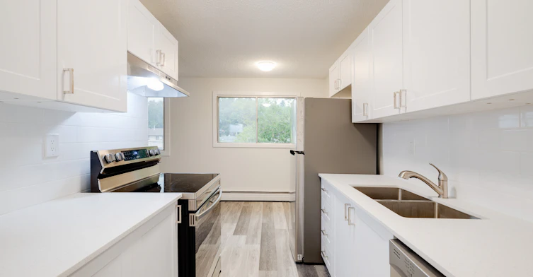 9750 82 Avenue Northwest, Edmonton, AB, T6E 1Y5 - 12