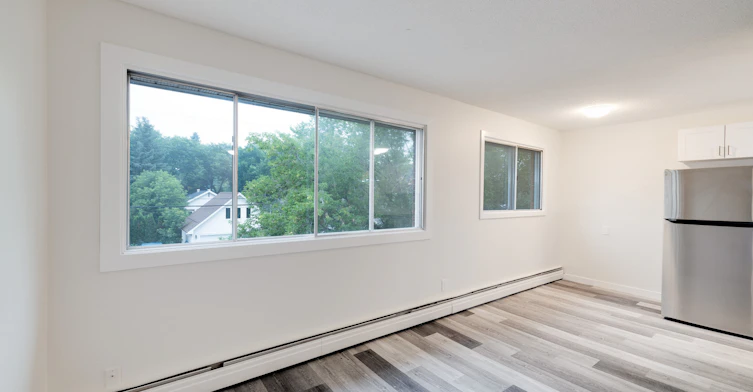 9750 82 Avenue Northwest, Edmonton, AB, T6E 1Y5 - 4
