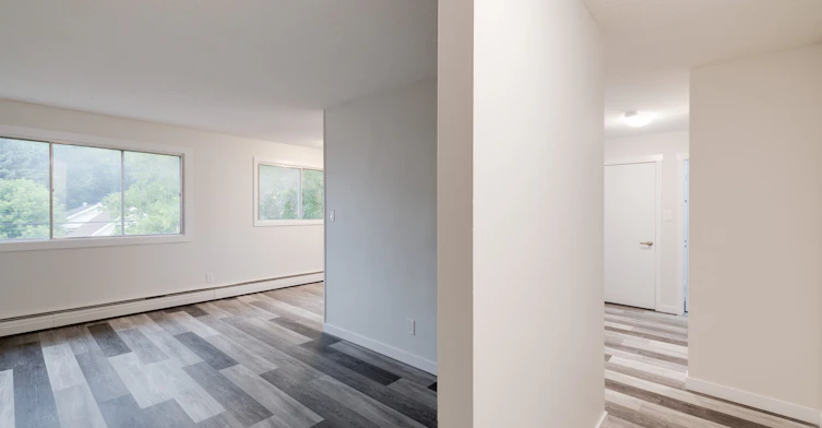 9750 82 Avenue Northwest, Edmonton, AB, T6E 1Y5 - 10