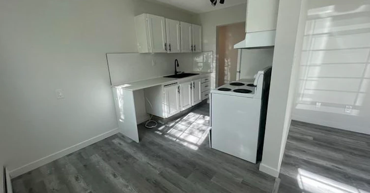9750 82 Avenue Northwest, Edmonton, AB, T6E 1Y5 - 5