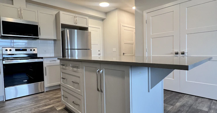 203-8355 19 Avenue SW, Calgary, AB, T3E 0H2 - 2