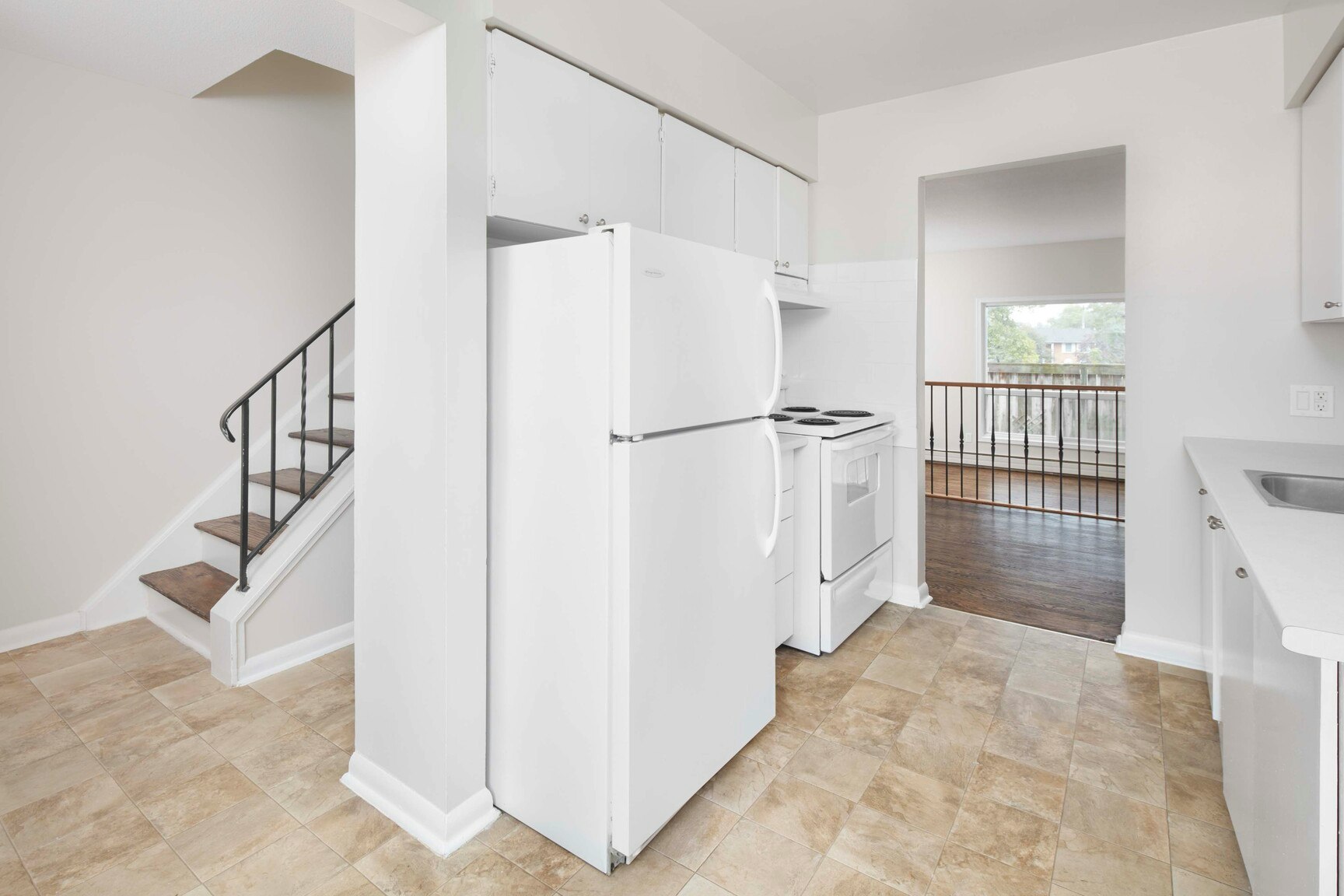 0884-610 Surrey Lane, Burlington, ON, L7T 3S6 - 4