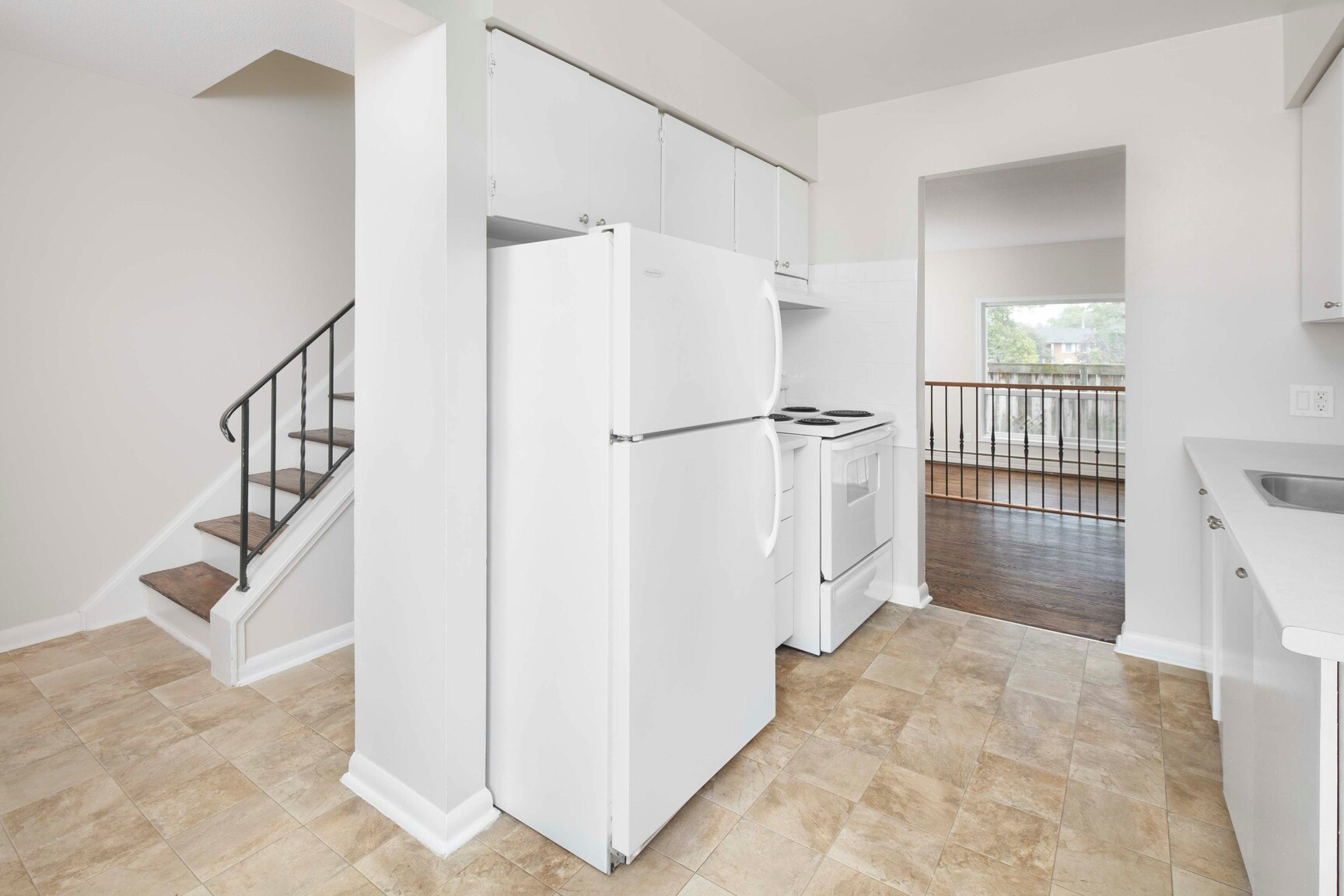 0010-645-610 Surrey Lane, Burlington, ON, L7T 3S6 - 4