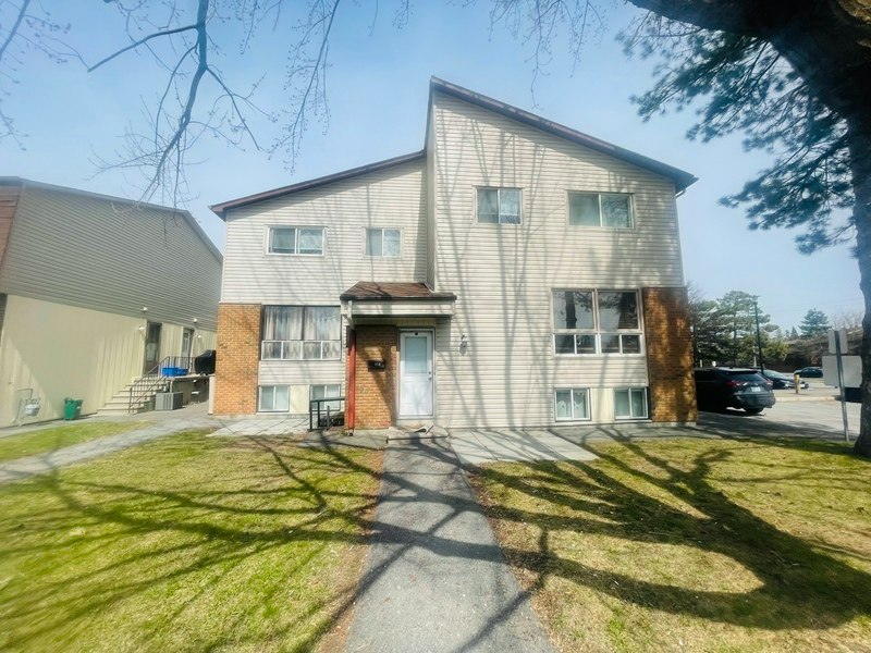 A-16 Sonnet Crescent, Ottawa, ON, K2H 8W7