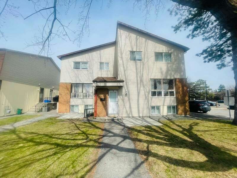 A-16 Sonnet Crescent, Ottawa, ON, K2H 8W7