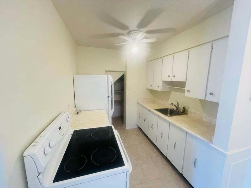 A-16 Sonnet Crescent, Ottawa, ON, K2H 8W7 - 4
