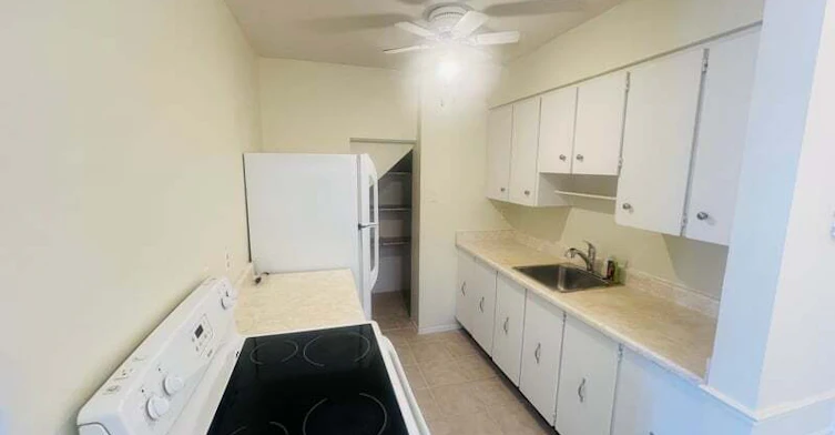 A-16 Sonnet Crescent, Ottawa, ON, K2H 8W7 - 4
