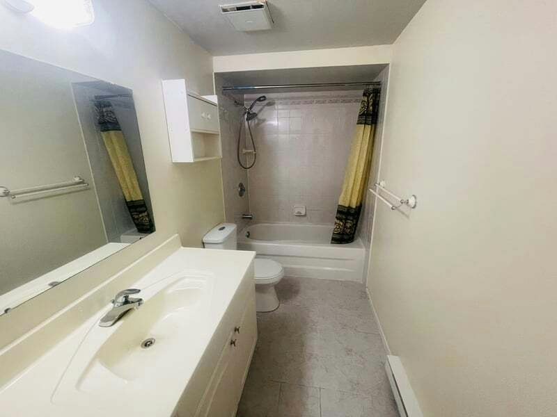 A-16 Sonnet Crescent, Ottawa, ON, K2H 8W7 - 8