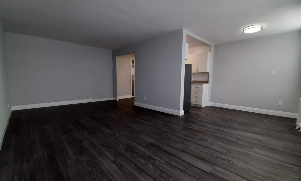 209-5 Benlamond Avenue, Toronto, ON, M4E 1Y8 - 3