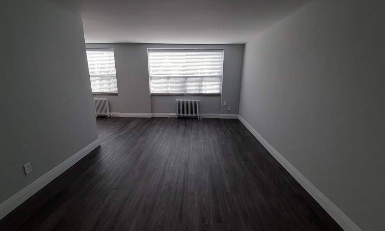 209-5 Benlamond Avenue, Toronto, ON, M4E 1Y8 - 4