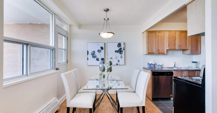 0302-101 Cosburn Avenue, Toronto, ON, M4K 2G3 - 5