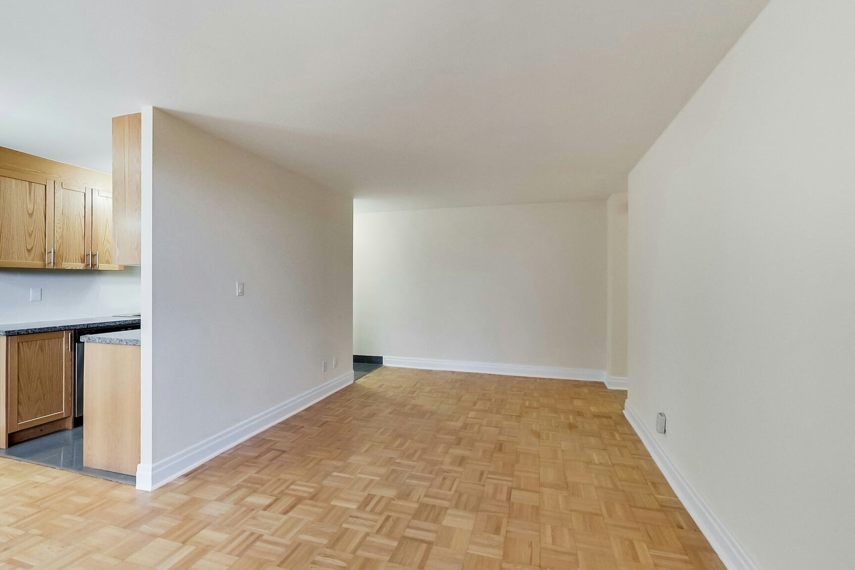 0302-101 Cosburn Avenue, Toronto, ON, M4K 2G3 - 82