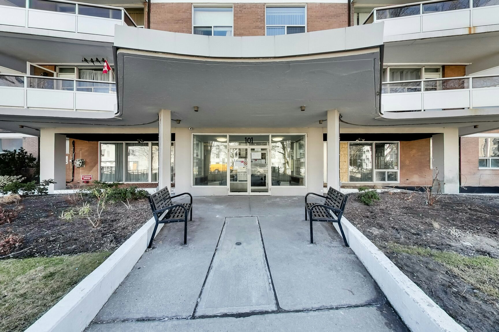 0302-101 Cosburn Avenue, Toronto, ON, M4K 2G3 - 4