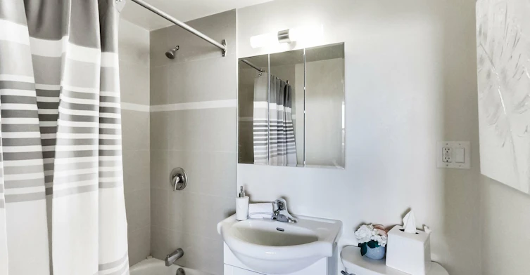 0202-101 Cosburn Avenue, Toronto, ON, M4K 2G3 - 32