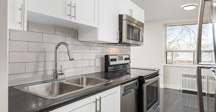 0226-200 Ridley Boulevard, Toronto, ON, M5M 3M2 - 2