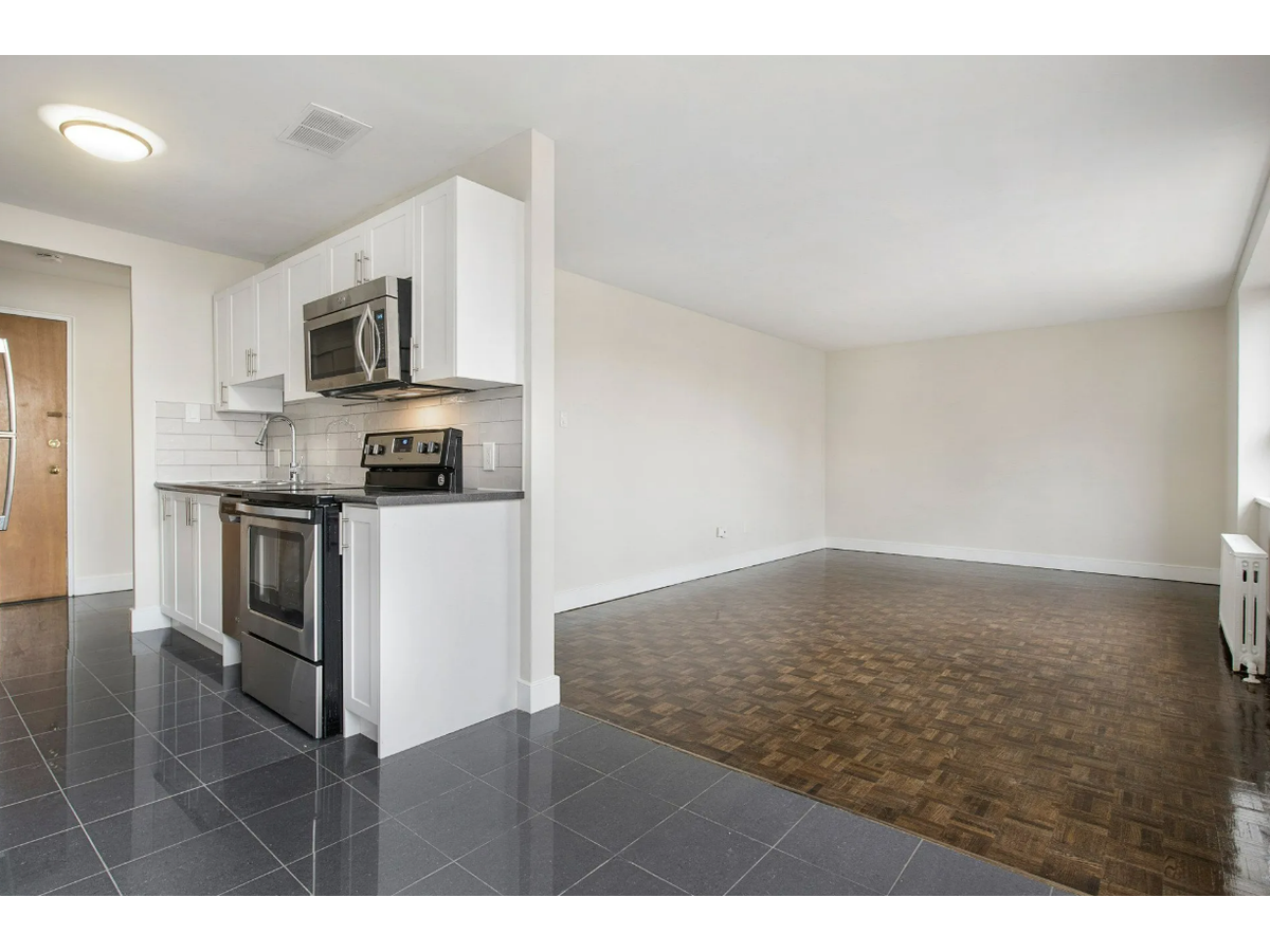 0321-200 Ridley Boulevard, Toronto, ON, M5M 3M2 - 3