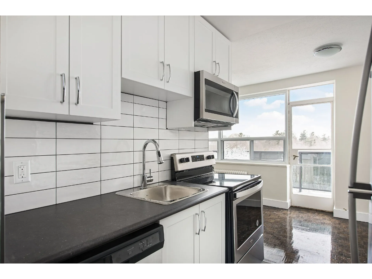 18-208-20 Skipton Court, Toronto, ON, M3M 2S8 - 5