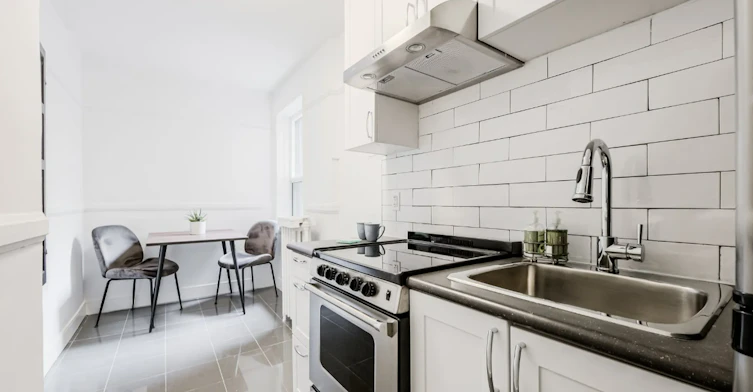 0001-210 Wychwood Avenue, Toronto, ON, M6C 2T3