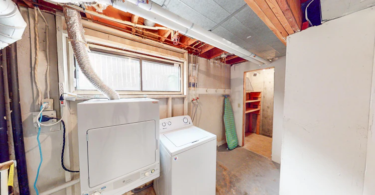 6329 24 Avenue Ne, Calgary, AB, T1Y 2M6 - 9