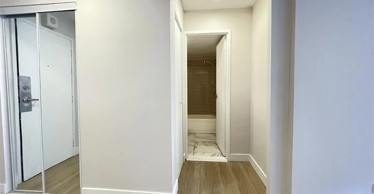 Studio-2000 Saint Marc Street, Montréal, QC, H3H 2N9 - 4