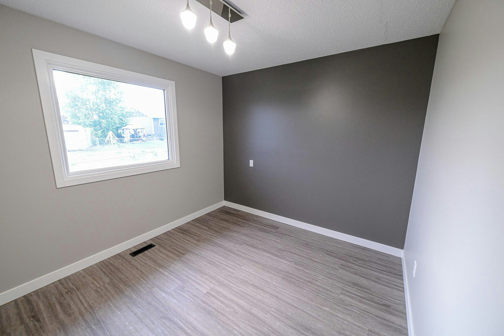 9318 108 Avenue, Grande Prairie, AB, T8V 1M7 - 4