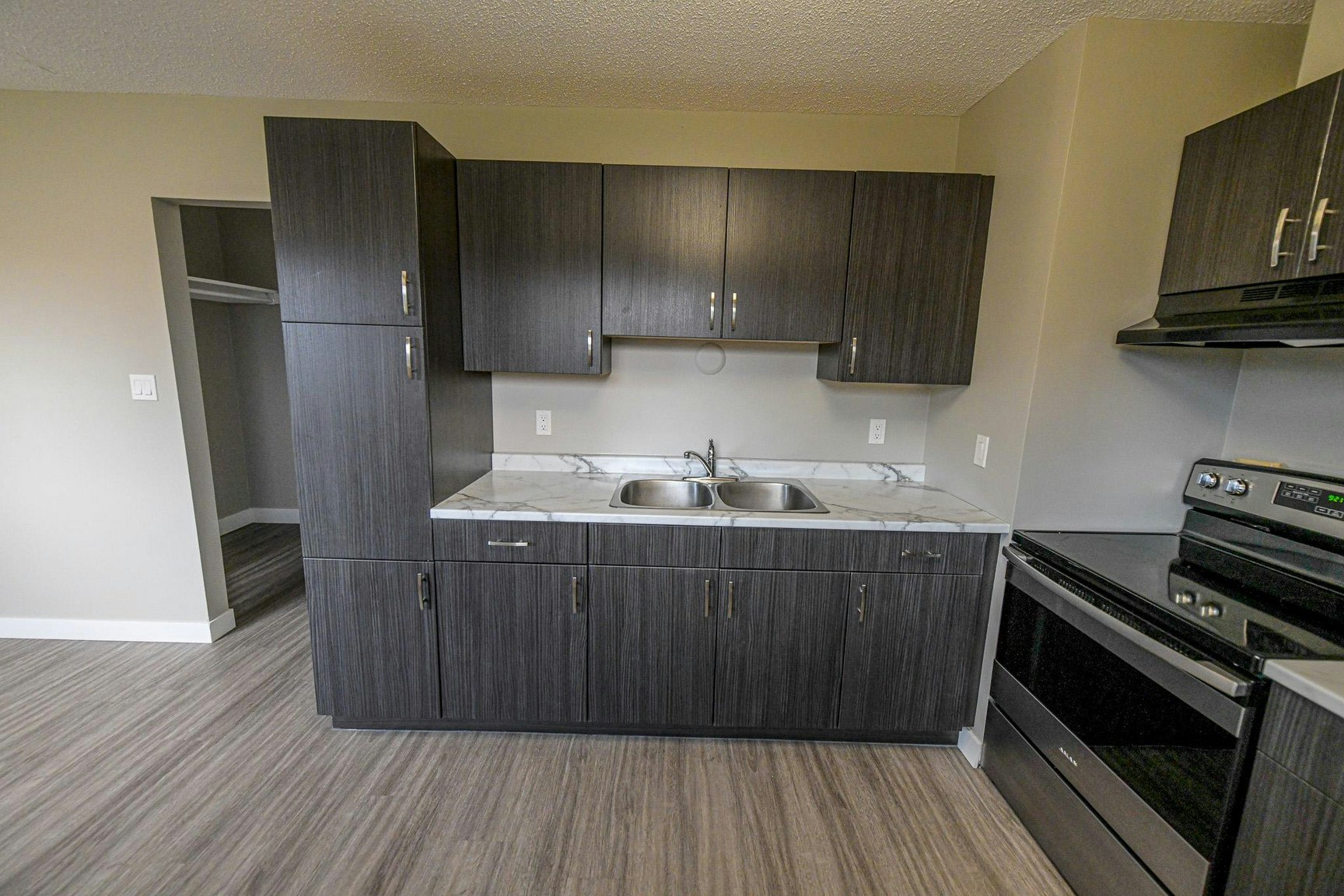 9318 108 Avenue, Grande Prairie, AB, T8V 1M7 - 7