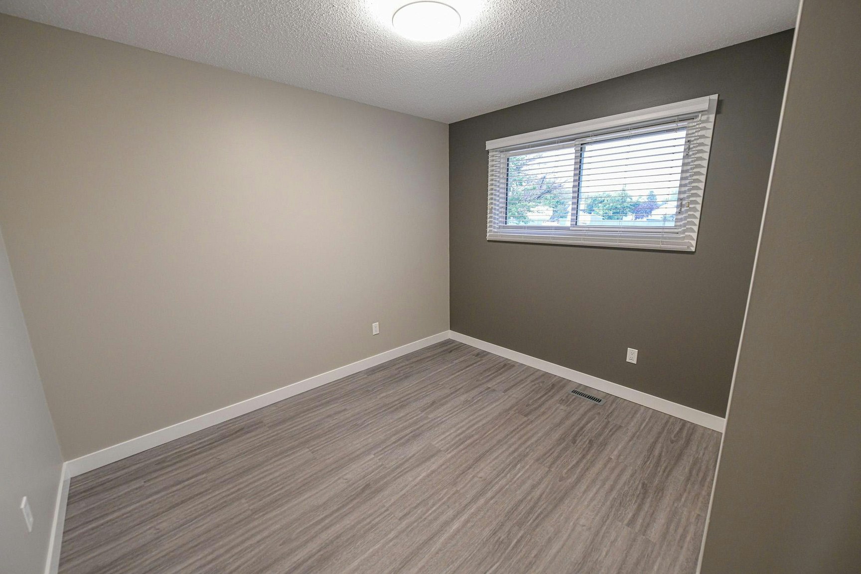 9318 108 Avenue, Grande Prairie, AB, T8V 1M7 - 8