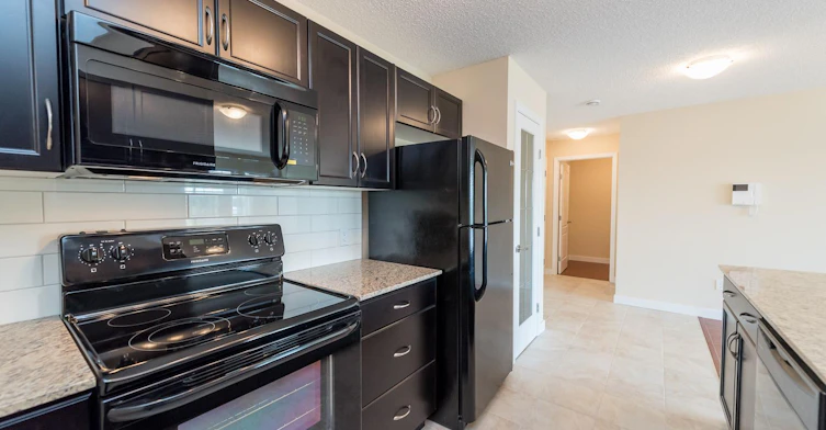 12650 142 Avenue, Edmonton, AB, T6V 1M2 - 12