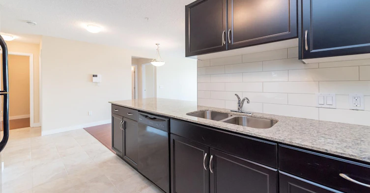 12650 142 Avenue, Edmonton, AB, T6V 1M2 - 4