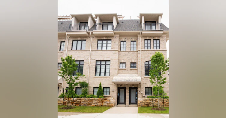 M74-80 Thomas Street, Mississauga, ON, L5M 2R2