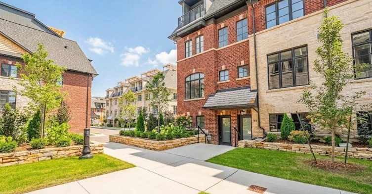 52-80 Thomas Street, Mississauga, ON, L5M 2R2 - 2