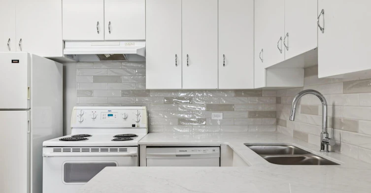 12207 Jasper Avenue, Edmonton, AB, T5N 3K2 - 9