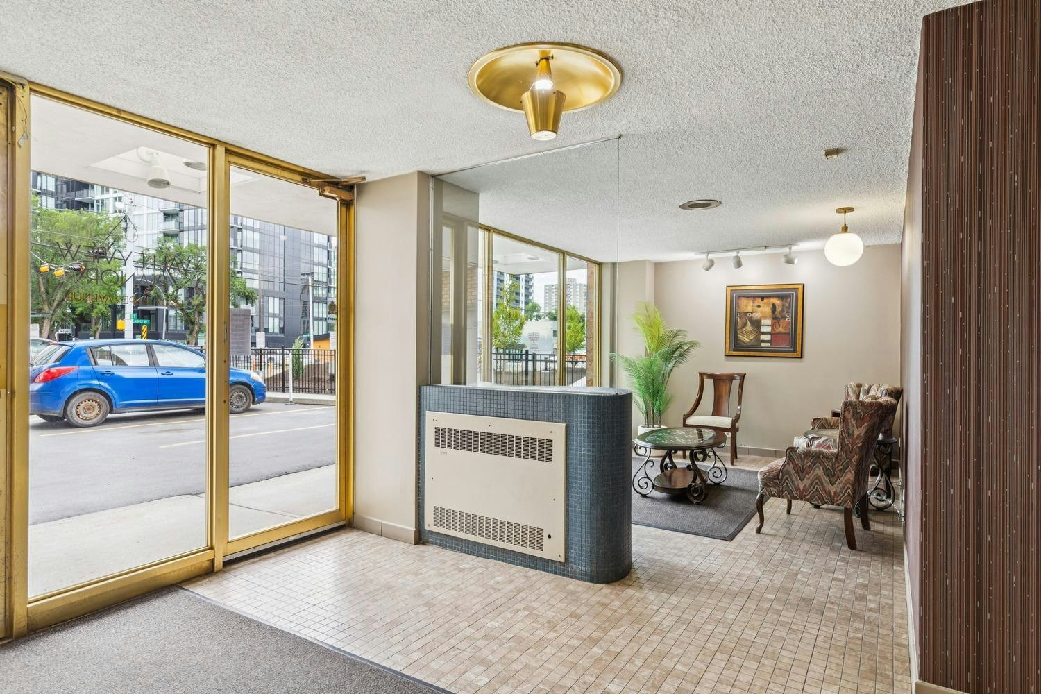 12207 Jasper Avenue, Edmonton, AB, T5N 3K2 - 15
