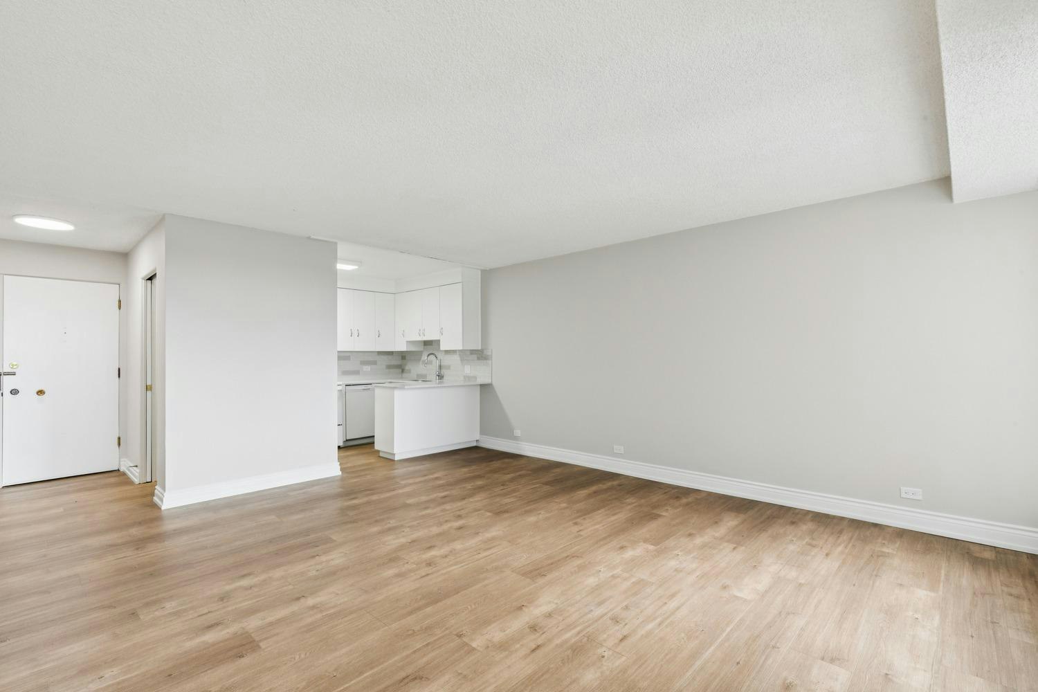 12207 Jasper Avenue, Edmonton, AB, T5N 3K2 - 7