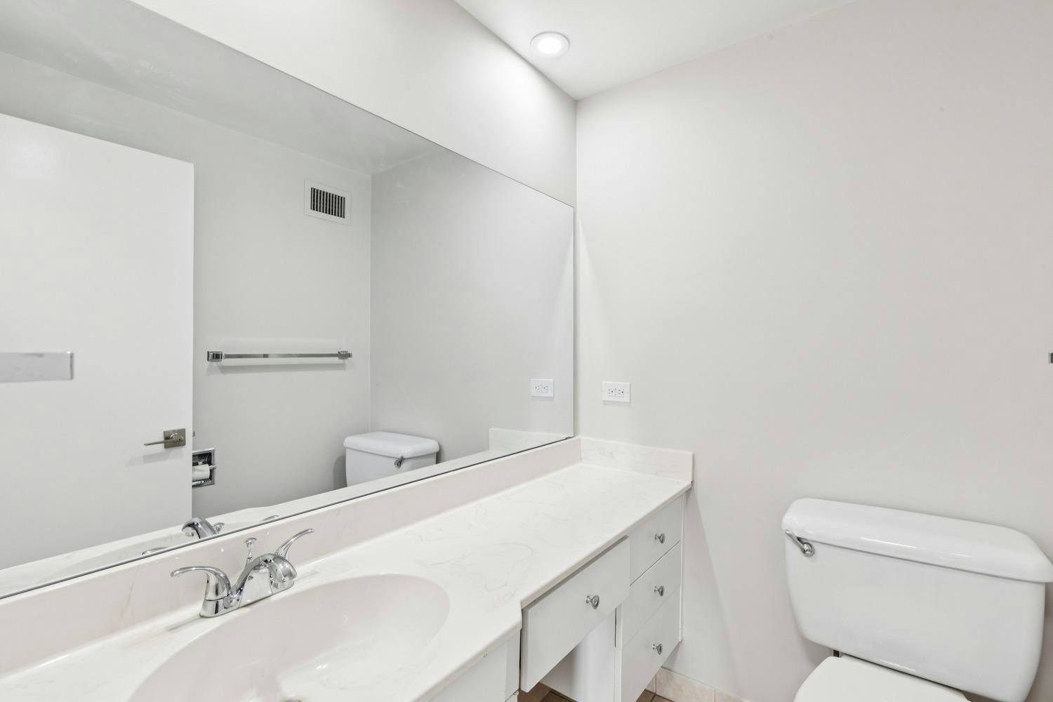 12207 Jasper Avenue, Edmonton, AB, T5N 3K2 - 5
