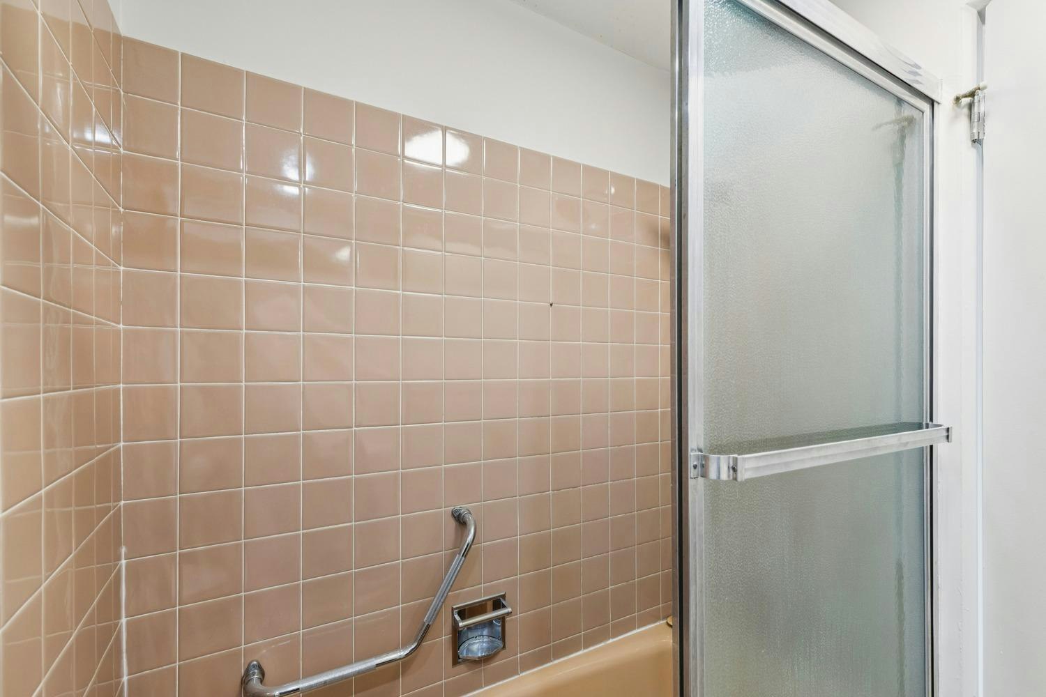 12207 Jasper Avenue, Edmonton, AB, T5N 3K2 - 13
