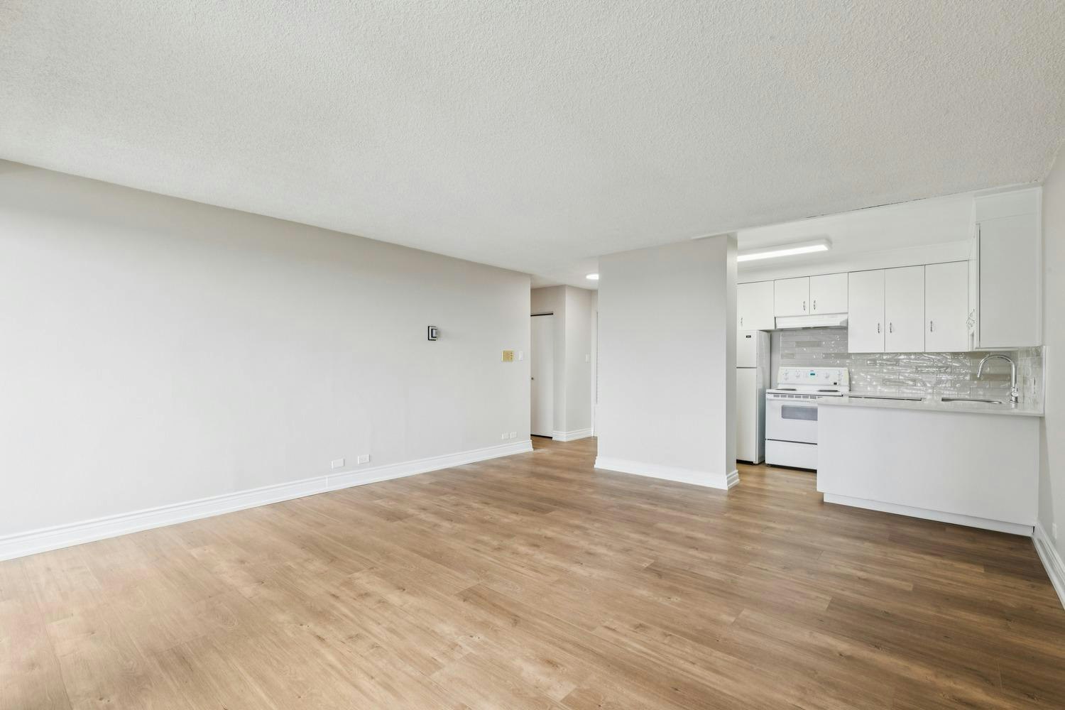 12207 Jasper Avenue, Edmonton, AB, T5N 3K2 - 8