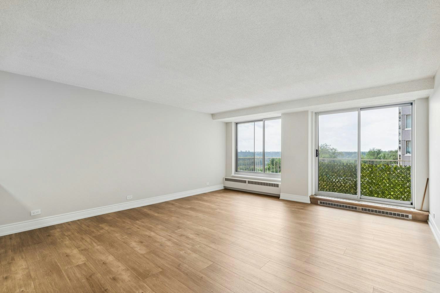 12207 Jasper Avenue, Edmonton, AB, T5N 3K2 - 6