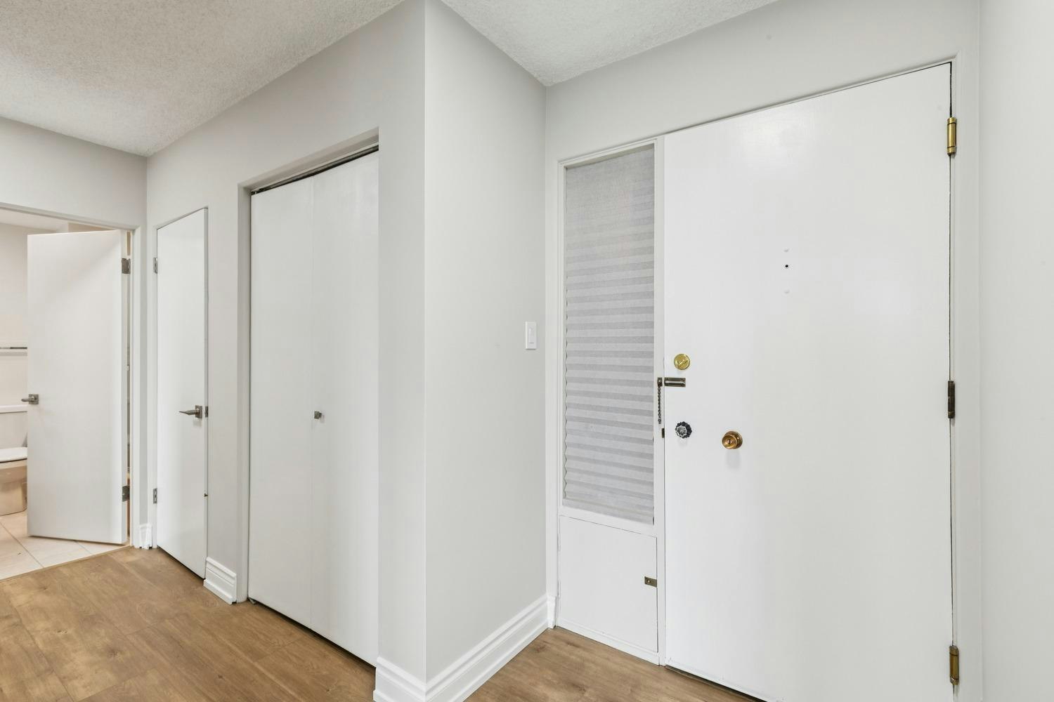 12207 Jasper Avenue, Edmonton, AB, T5N 3K2 - 11