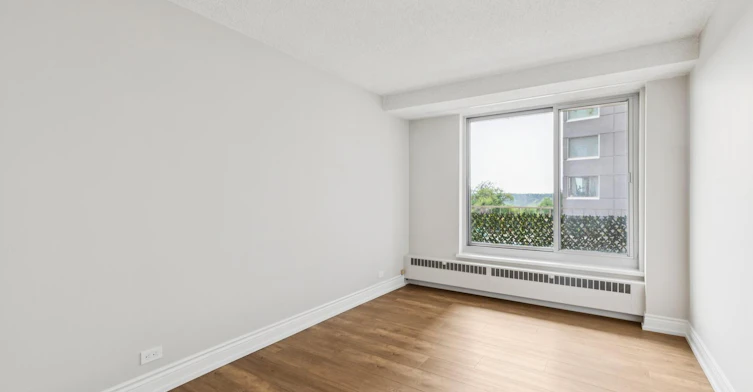 12207 Jasper Avenue, Edmonton, AB, T5N 3K2 - 14