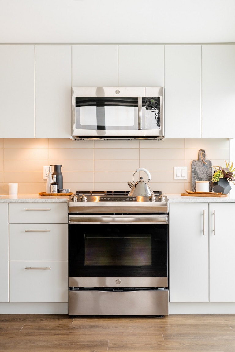 E0801-1441 St Georges Avenue, North Vancouver, BC, V7L 3J4 - 15