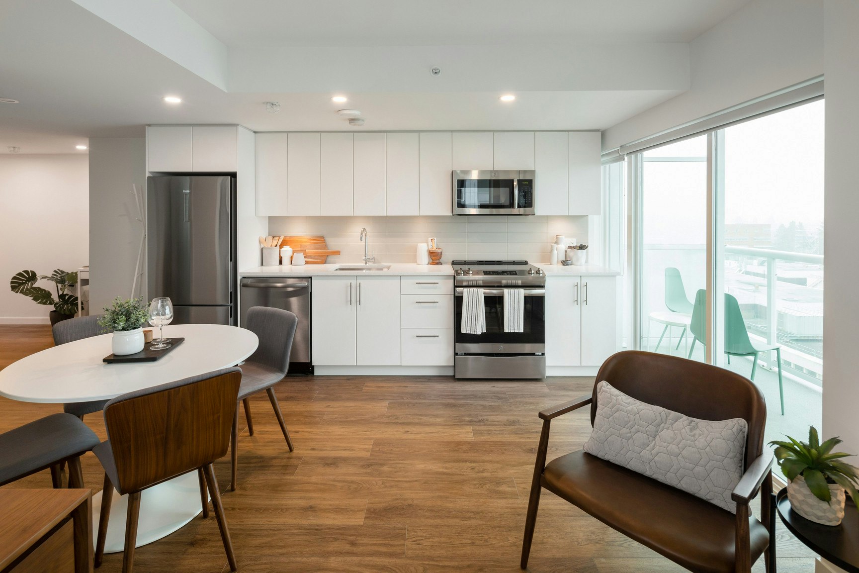 E1407-1441 St Georges Avenue, North Vancouver, BC, V7L 3J4 - 13